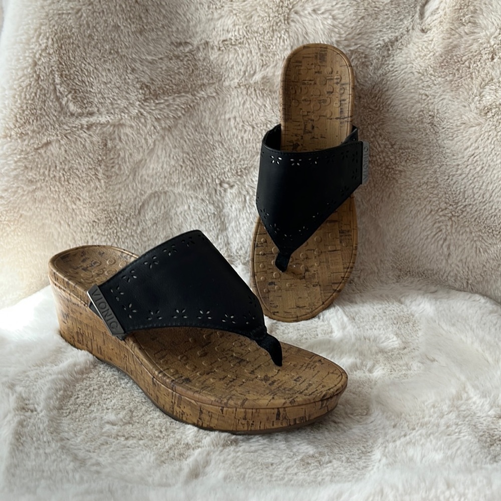 Vionic Anitra Wedge Sandals size 8M